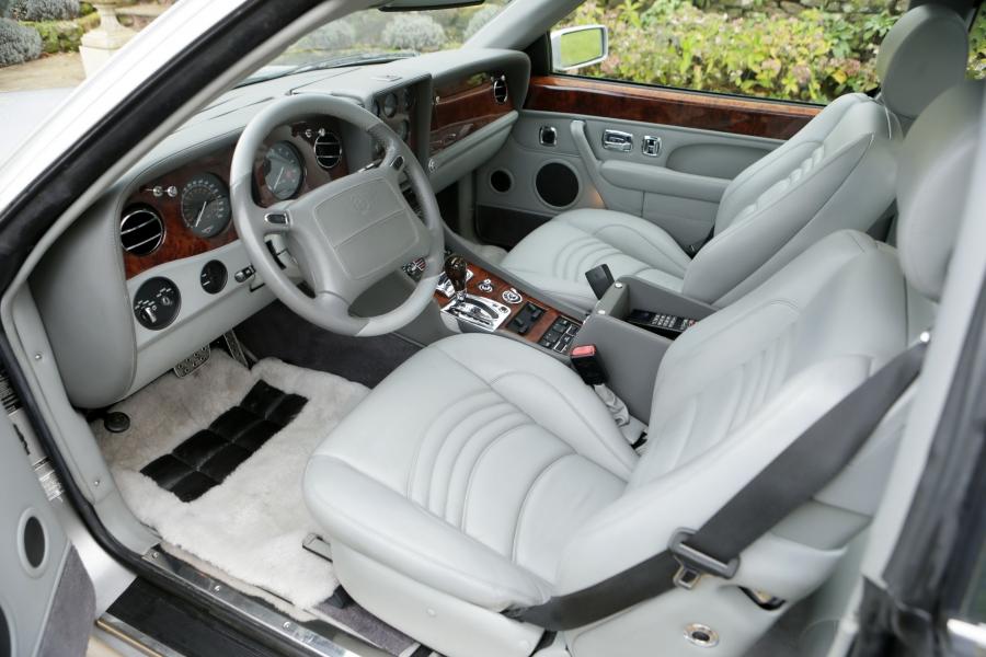 Интерьер Bentley Continental SC 1998 года  (фото 15 из 18)
